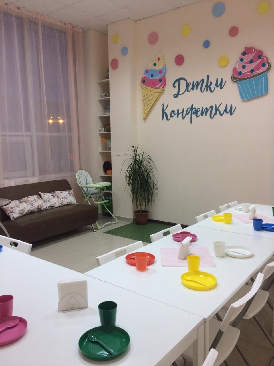 Оформленный зал детского клуба для дня рождения в Екатеринбурге