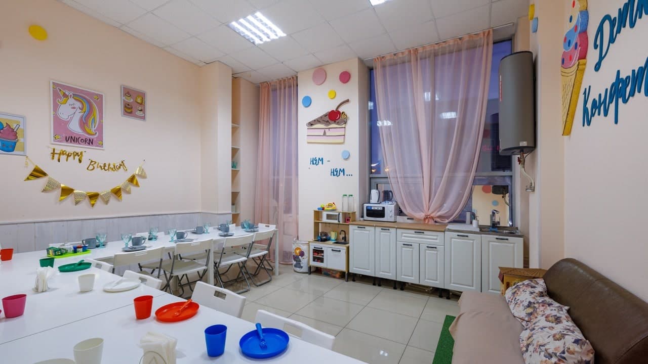 Зона отдыха в чайной комнате клуба Крылатые Качели